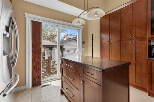 16371 Somercrest Street Sw, Calgary, AB - Indoor