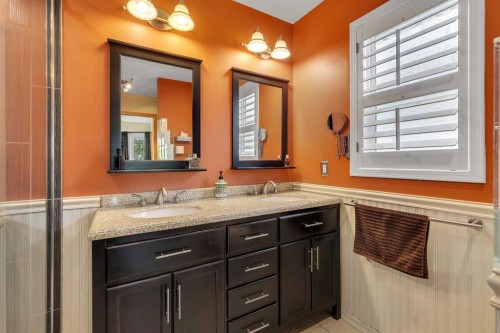 16371 Somercrest Street Sw, Calgary, AB - Indoor Photo Showing Bathroom