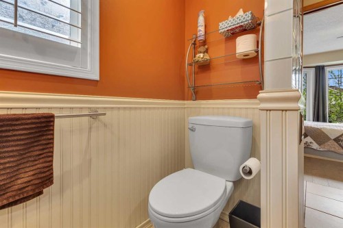 16371 Somercrest Street Sw, Calgary, AB - Indoor Photo Showing Bathroom