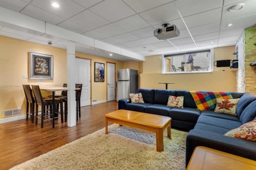16371 Somercrest Street Sw, Calgary, AB - Indoor Photo Showing Living Room