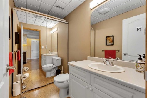 16371 Somercrest Street Sw, Calgary, AB - Indoor Photo Showing Bathroom