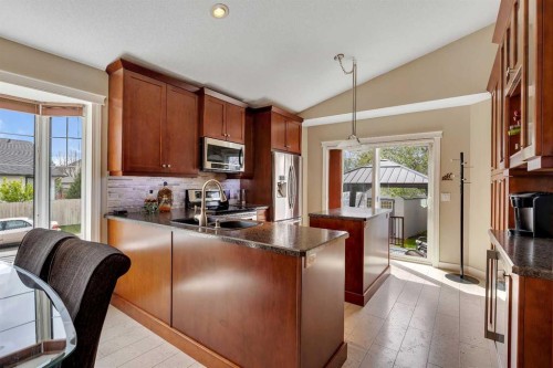 16371 Somercrest Street Sw, Calgary, AB - Indoor Photo Showing Kitchen