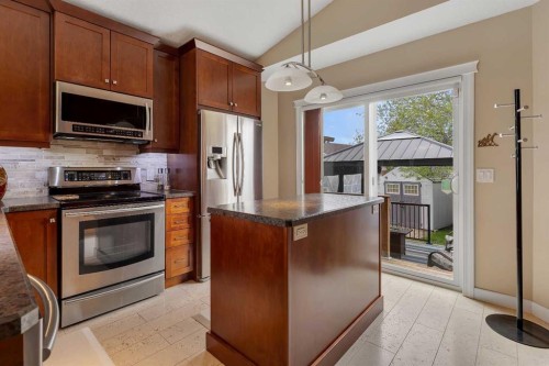 16371 Somercrest Street Sw, Calgary, AB - Indoor Photo Showing Kitchen