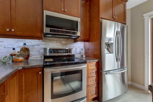 16371 Somercrest Street Sw, Calgary, AB - Indoor Photo Showing Kitchen