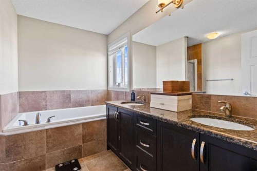 38 Everhollow Green Sw, Calgary, AB 