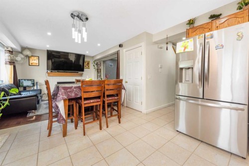 7820 Laguna Way Ne, Calgary, AB 