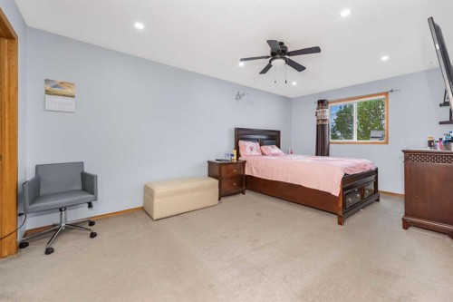 7820 Laguna Way Ne, Calgary, AB 