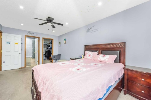 7820 Laguna Way Ne, Calgary, AB 