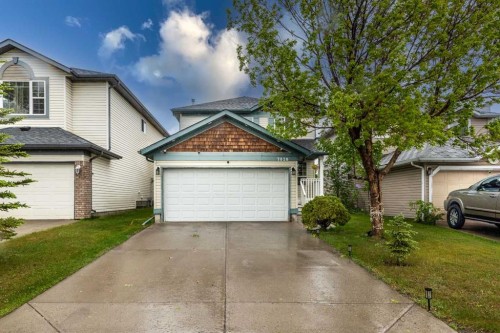 7820 Laguna Way Ne, Calgary, AB 