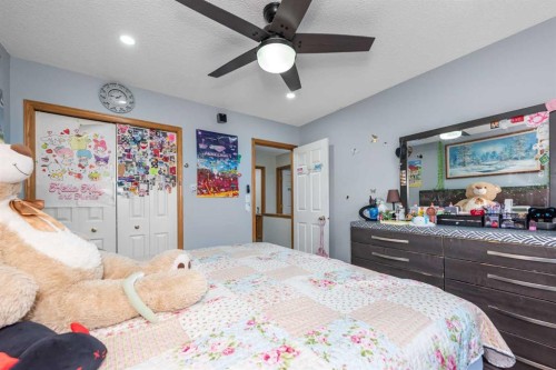 7820 Laguna Way Ne, Calgary, AB 