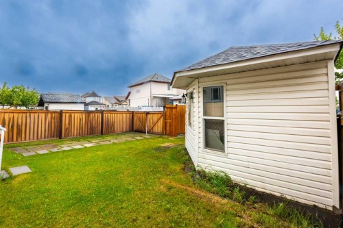 7820 Laguna Way Ne, Calgary, AB 