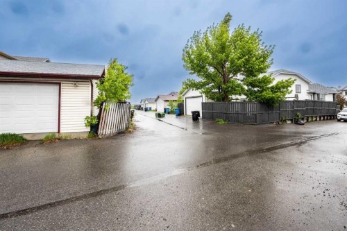7820 Laguna Way Ne, Calgary, AB 