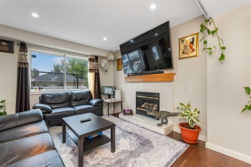 7820 Laguna Way Ne, Calgary, AB 