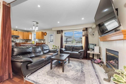 7820 Laguna Way Ne, Calgary, AB 