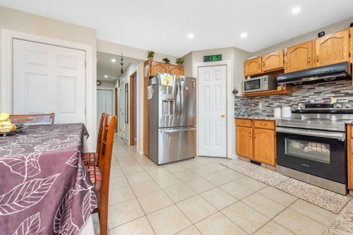 7820 Laguna Way Ne, Calgary, AB 
