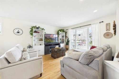67 Prestwick Crescent Se, Calgary, AB - Indoor Photo Showing Living Room