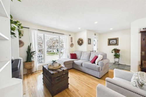 67 Prestwick Crescent Se, Calgary, AB - Indoor Photo Showing Living Room