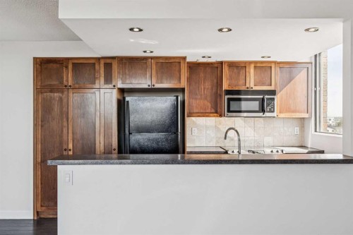 701-2909 17 Avenue Sw, Calgary, AB - Indoor Photo Showing Kitchen