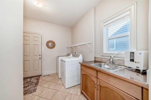 832 Coopers Square Sw, Airdrie, AB 