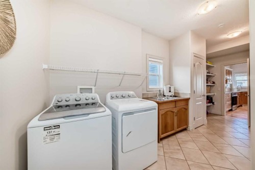 832 Coopers Square Sw, Airdrie, AB 