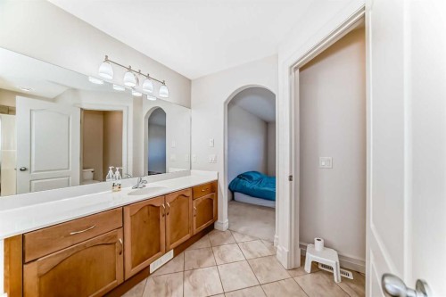 832 Coopers Square Sw, Airdrie, AB 