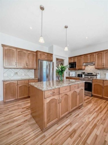 832 Coopers Square Sw, Airdrie, AB 