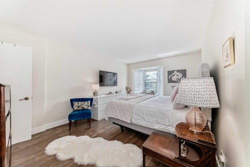 401-3719B 49 Street Nw, Calgary, AB - Indoor Photo Showing Bedroom