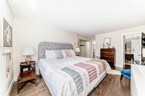 401-3719B 49 Street Nw, Calgary, AB - Indoor Photo Showing Bedroom