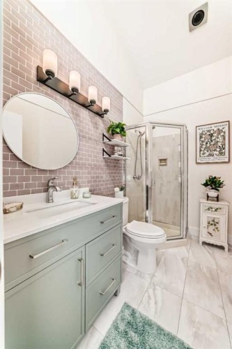 401-3719B 49 Street Nw, Calgary, AB - Indoor Photo Showing Bathroom