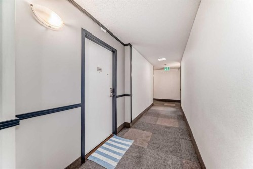 401-3719B 49 Street Nw, Calgary, AB - Indoor Photo Showing Other Room