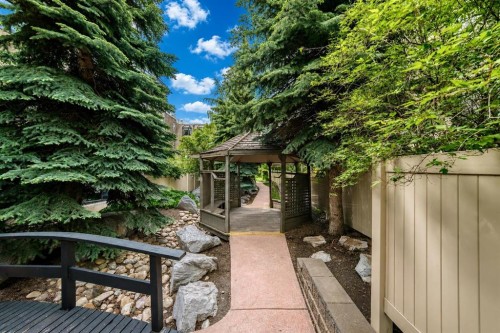 401-3719B 49 Street Nw, Calgary, AB - Outdoor