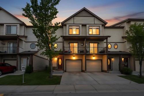 401 Copperpond Landing Se, Calgary, AB - Outdoor With Facade