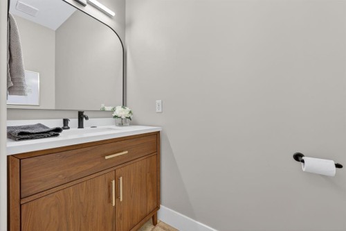 46 Simcrest Manor Sw, Calgary, AB 