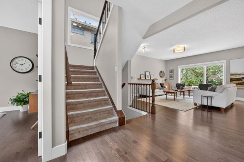 46 Simcrest Manor Sw, Calgary, AB 