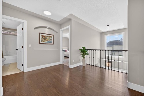 46 Simcrest Manor Sw, Calgary, AB 