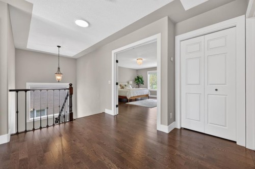 46 Simcrest Manor Sw, Calgary, AB 
