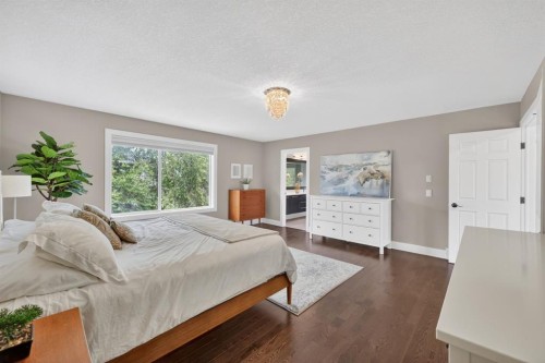 46 Simcrest Manor Sw, Calgary, AB 