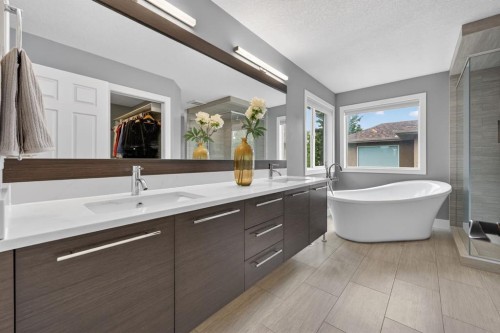 46 Simcrest Manor Sw, Calgary, AB 