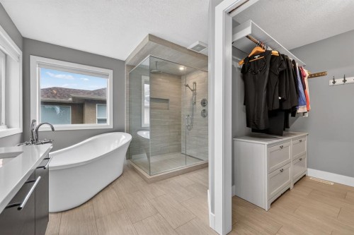 46 Simcrest Manor Sw, Calgary, AB 