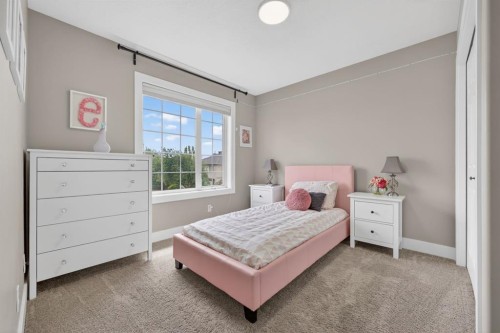 46 Simcrest Manor Sw, Calgary, AB 