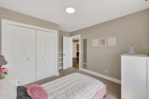 46 Simcrest Manor Sw, Calgary, AB 