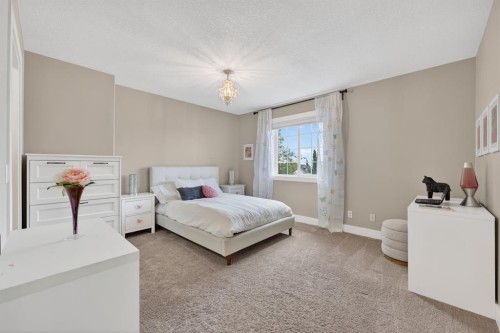 46 Simcrest Manor Sw, Calgary, AB 