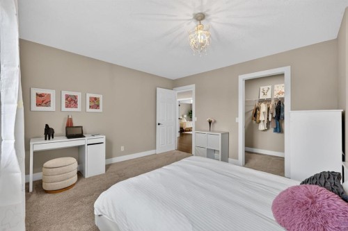 46 Simcrest Manor Sw, Calgary, AB 
