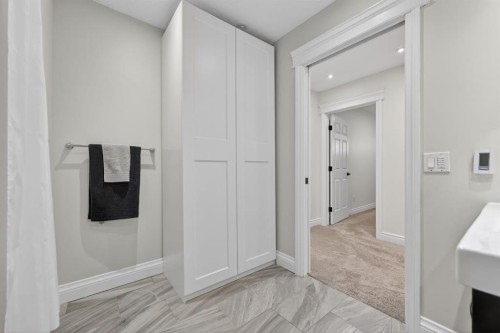46 Simcrest Manor Sw, Calgary, AB 