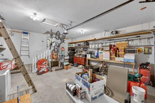 46 Simcrest Manor Sw, Calgary, AB 