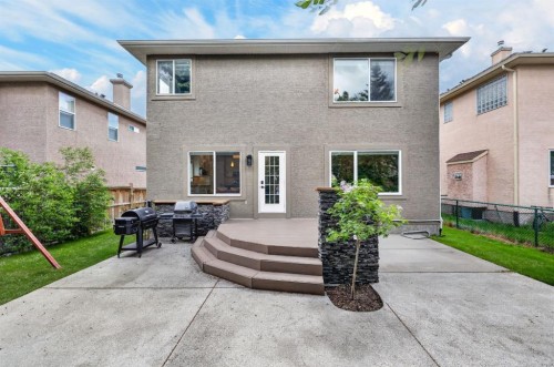 46 Simcrest Manor Sw, Calgary, AB 
