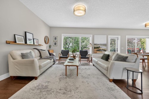 46 Simcrest Manor Sw, Calgary, AB 