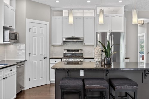 46 Simcrest Manor Sw, Calgary, AB 