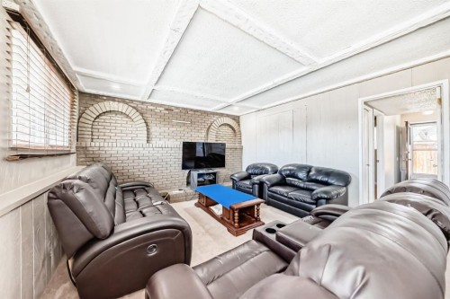 28 Rundlelawn Place Ne, Calgary, AB - Indoor Photo Showing Other Room