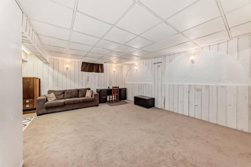 28 Rundlelawn Place Ne, Calgary, AB - Indoor Photo Showing Other Room